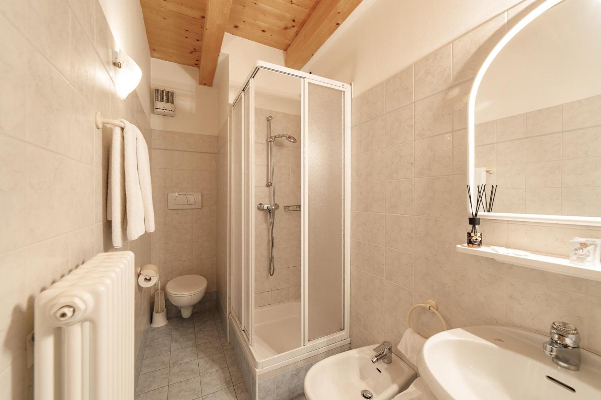 Hotel Al Bivio - Pizzeria, Pool & Sauna Imer 外观 照片