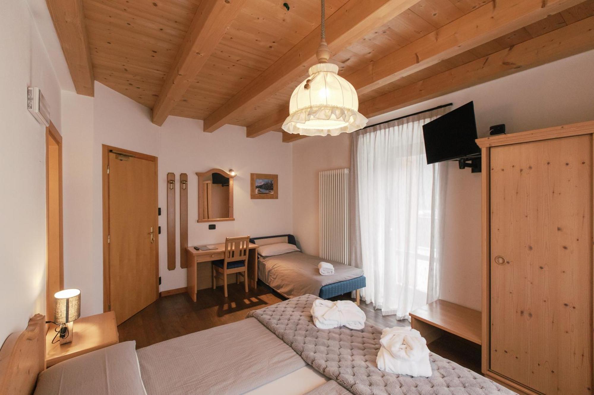 Hotel Al Bivio - Pizzeria, Pool & Sauna Imer 外观 照片