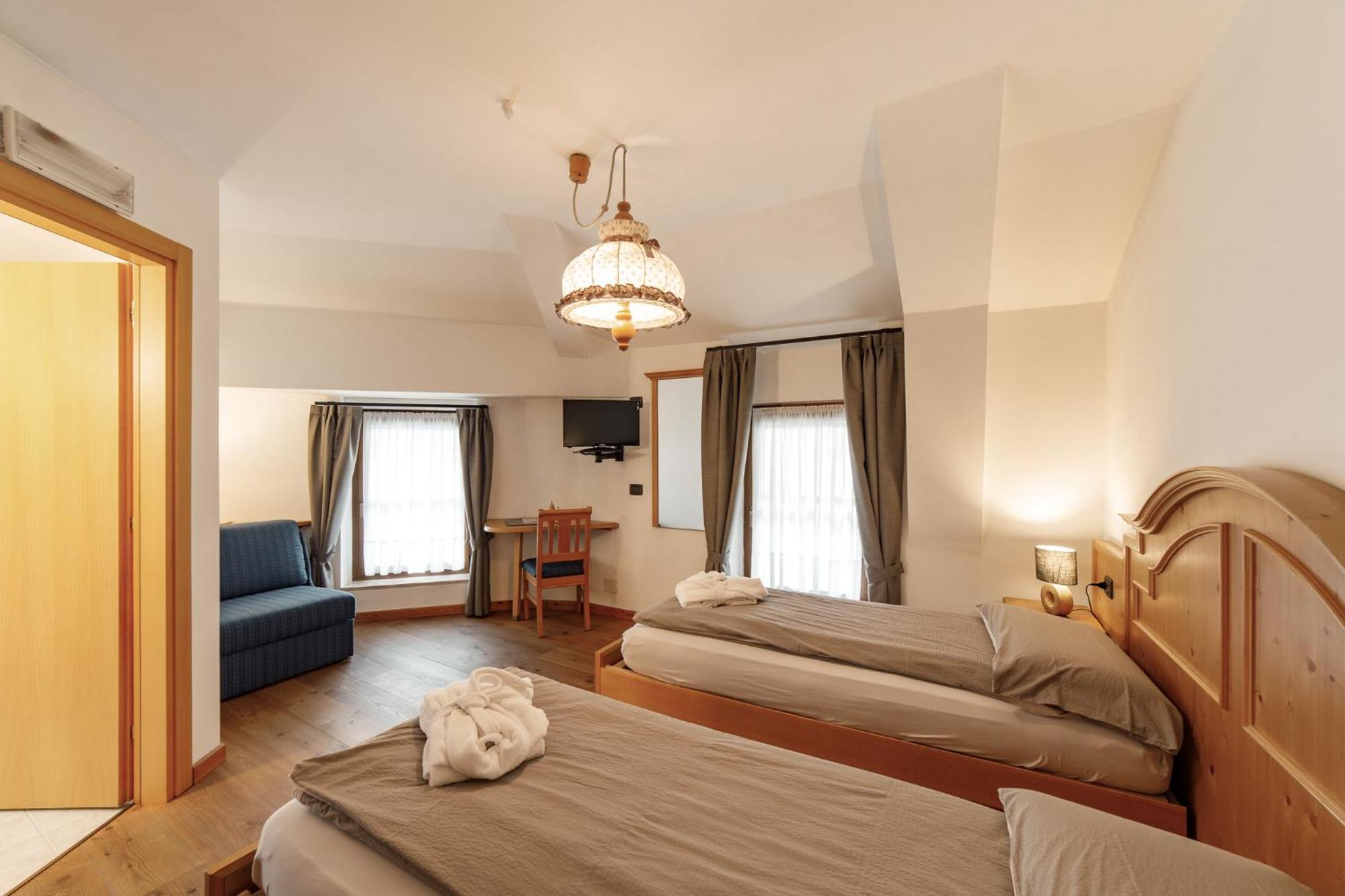 Hotel Al Bivio - Pizzeria, Pool & Sauna Imer 外观 照片