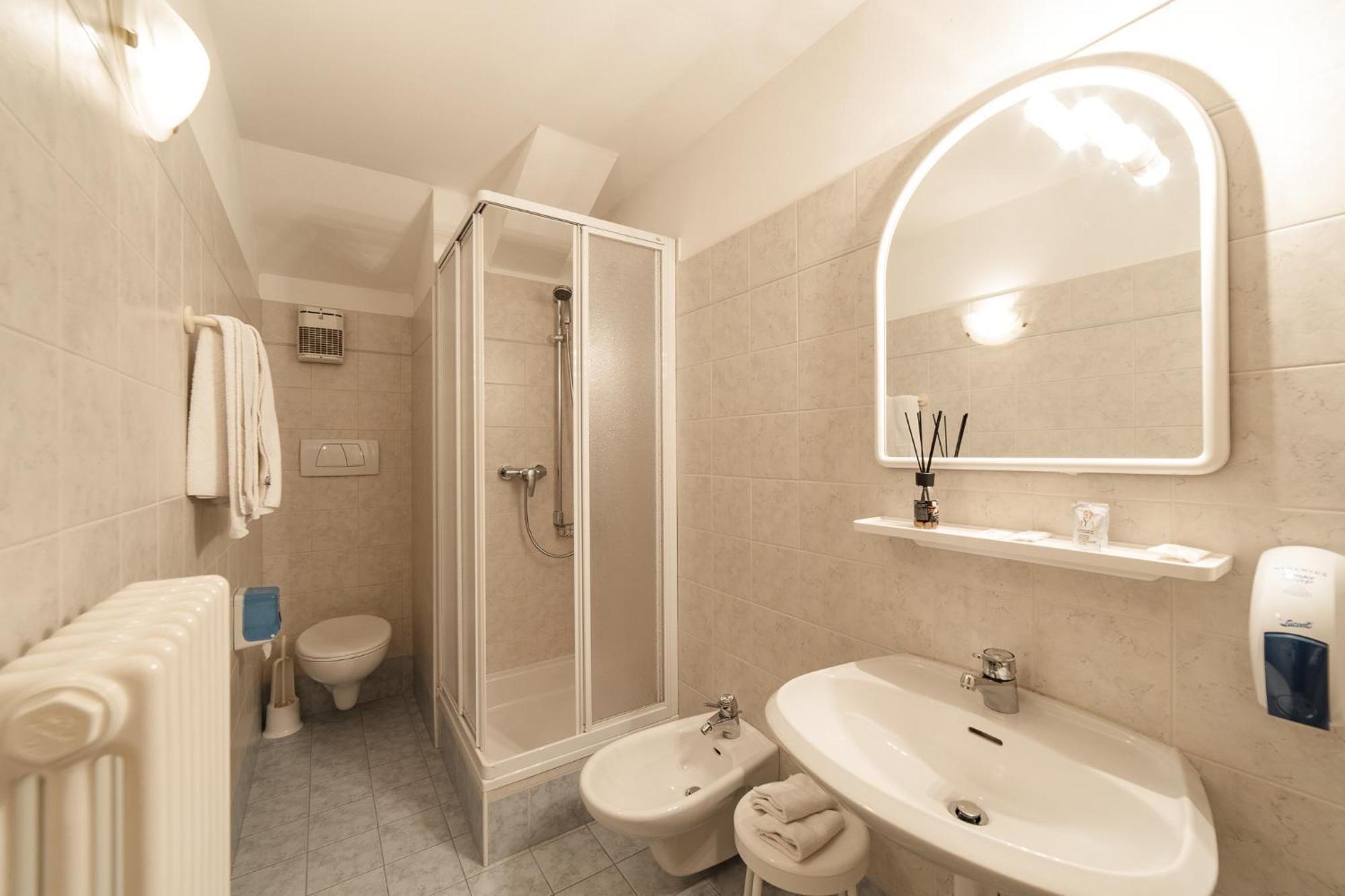 Hotel Al Bivio - Pizzeria, Pool & Sauna Imer 外观 照片