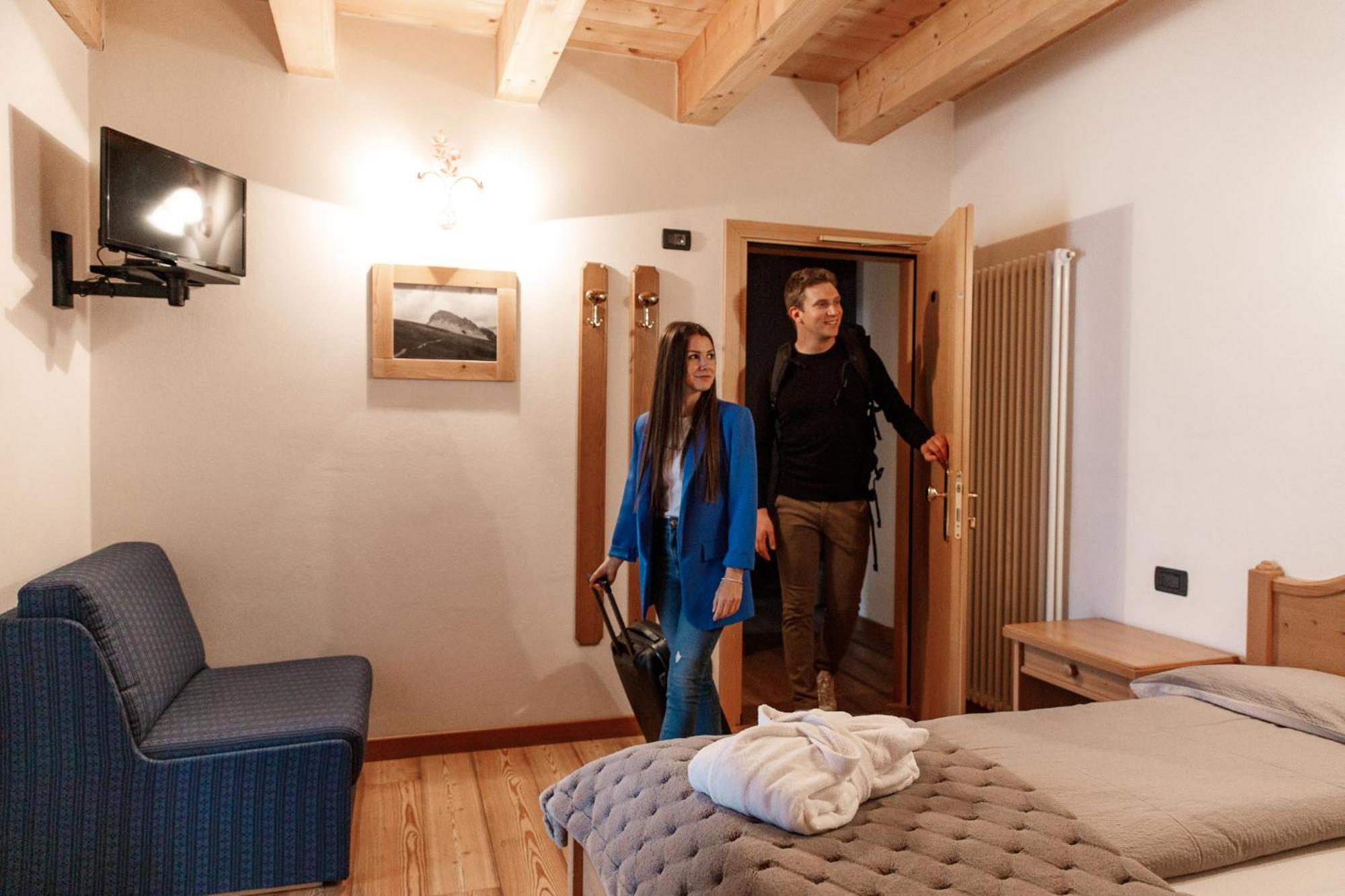 Hotel Al Bivio - Pizzeria, Pool & Sauna Imer 外观 照片