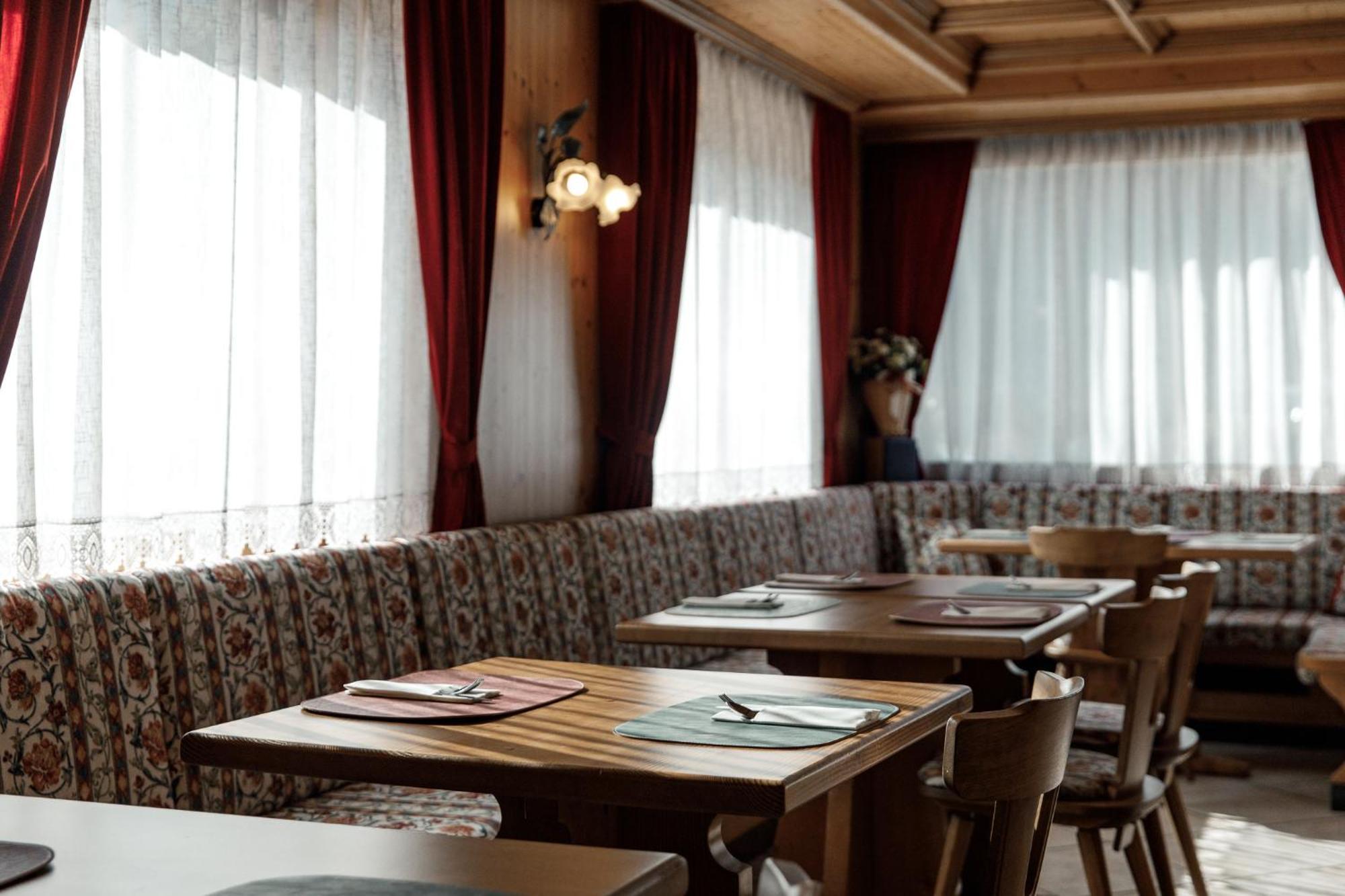 Hotel Al Bivio - Pizzeria, Pool & Sauna Imer 外观 照片