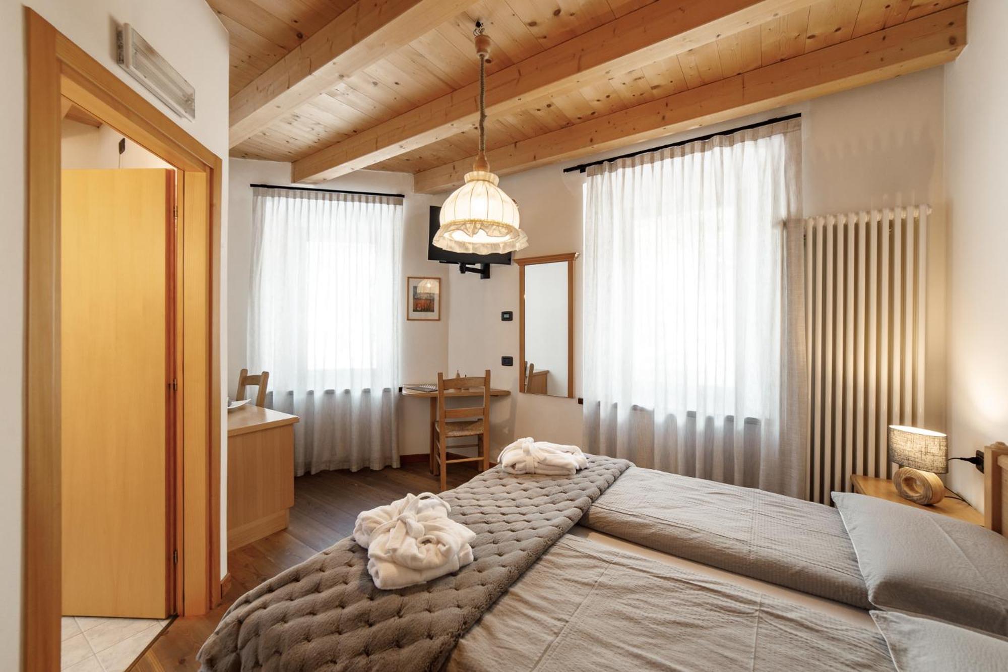 Hotel Al Bivio - Pizzeria, Pool & Sauna Imer 外观 照片